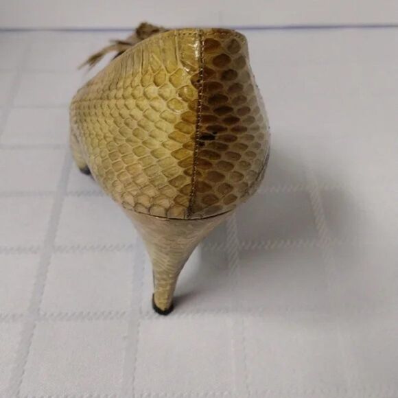 Vintage J Renee Champagne Snakeskin Floral Flower Rosette Pumps 8M Heels! - Picture 11 of 16